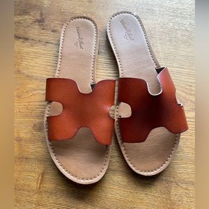 Women’s sandals size 8 1/2